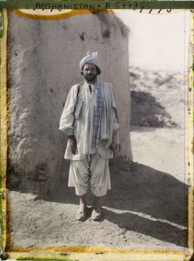 Image représentant Un habitant de Mukur (ville à une centaine de kilomètres au sud-ouest de Ghazni) en déplacement