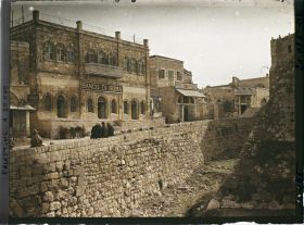 Image représentant La banque de Rome près des fossés de l'enceinte de la porte de David