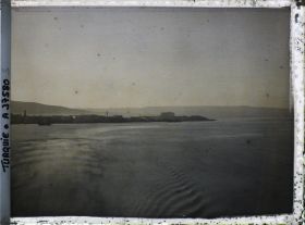 Image représentant Turquie, Smyrne, A bord du "Pierre Loti" Dardanelles Ikilid-el-Bahr- au Soleil levant