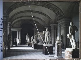 Image représentant La salle des Caryatides, musée du Louvre