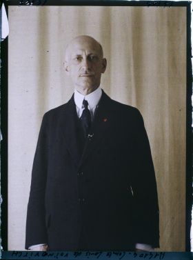 Image représentant Le comte  https://musee-albert-kahn.s-museum.fr/home/NWQ2OTAwYzNmYjZlZTk1ZWQwODJmMjY4L2dlbmVyaWMtbm90aWNlLXRhYi9hdXRob3JpdHkvNjE3YTc5ZjVjZjhiODk2OGIzMzM3ZDIx/5d6900c3fb6ee95ed082f268/generic-notice-tab/authority/617a79ebcf8b8968b33379ec Louis de Voisnovitch