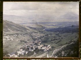 Image représentant France, Monnetier (Hte Savoie), Panorama s/ Monnetier et la Vallée de l'Arve au fond les Voirons à g. et le Môle a dr. entre les Voirons et le Môle, Vallée de Chamonix.