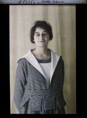 Image représentant Mademoiselle  https://musee-albert-kahn.s-museum.fr/home/NWQ2OTAwYzNmYjZlZTk1ZWQwODJmMjY4L2dlbmVyaWMtbm90aWNlLXRhYi9hdXRob3JpdHkvNjE3YTc5ZjVjZjhiODk2OGIzMzM3ZDIx/5d6900c3fb6ee95ed082f268/generic-notice-tab/authority/617a79ebcf8b8968b3336fdd Germaine Kahn