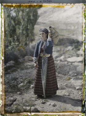 Image représentant Jeune femme kurde