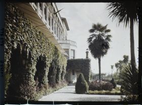 Image représentant Accords de Locarno, les jardins de l'Hôtel Esplanade où réside la délégation allemande