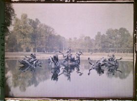 Image représentant Le bassin du Dragon dans le jardin du château