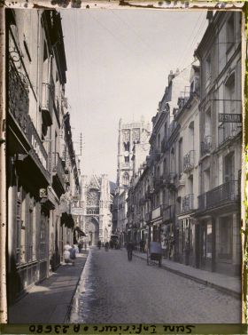 Image représentant La rue Saint-Jacques et l'église Saint-Jacques