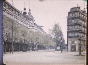 Image représentant Les Grands Magasins fermés à l'occasion du 1er mai, boulevard Haussmann