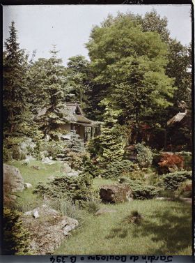 Image représentant Maison de thé dans le " village japonais ", vu depuis les abords de la maison ouest