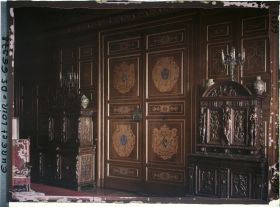 Image représentant Double porte dans le salon rouge du château