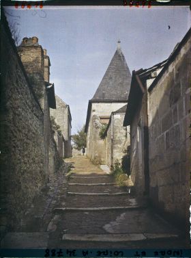 Image représentant L'allée du Cimetière qui monte vers les habitations troglodytes