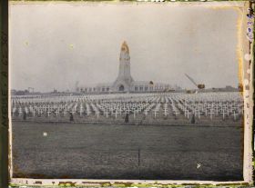 Image représentant Meuse, Douaumont, Le Cimetière et l'Ossuaire