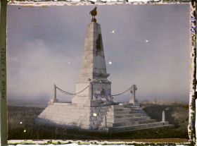 Image représentant Meuse, Les Eparges, La Crête des Eparges. La Monument du point X