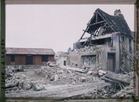 Image représentant France, Vailly, Ruines et maison neuve
