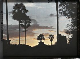 Image représentant Coucher de soleil aux abords de la " grande chaussée "