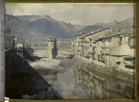 Image représentant Le pont vieux à péage, pont fortifié enjambant la Bévéra