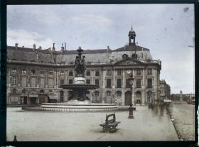 Image représentant La fontaine des Trois Grâces, place de la Bourse