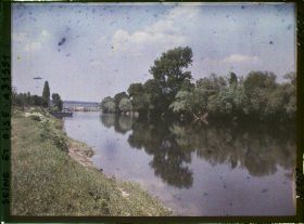 Image représentant France, Port de Marly, La Seine Vue vers l'Aval, au fond la terrasse de St Germain