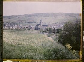 Image représentant Ile de France, Vetheuil, Le village vu de l'Ouest