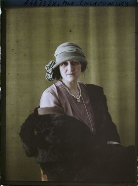 Image représentant Madame  https://musee-albert-kahn.s-museum.fr/home/NWQ2OTAwYzNmYjZlZTk1ZWQwODJmMjY4L2dlbmVyaWMtbm90aWNlLXRhYi9hdXRob3JpdHkvNjE3YTc5ZjVjZjhiODk2OGIzMzM3ZDIx/5d6900c3fb6ee95ed082f268/generic-notice-tab/authority/617a79ebcf8b8968b3336ae0 Alfred Chlapowski
