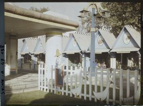 Image représentant L'Exposition des arts décoratifs, le Village du Jouet, quai d'Orsay