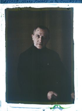 Image représentant https://musee-albert-kahn.s-museum.fr/home/NWQ2OTAwYzNmYjZlZTk1ZWQwODJmMjY4L2dlbmVyaWMtbm90aWNlLXRhYi9hdXRob3JpdHkvNjE3YTc5ZjVjZjhiODk2OGIzMzM3ZDIx/5d6900c3fb6ee95ed082f268/generic-notice-tab/authority/617a79ebcf8b8968b33375a9 Le Révérend Père Pinard de La Boulaye