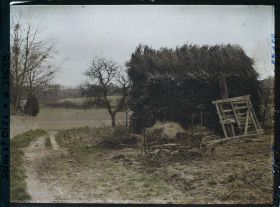 Image représentant France, Les Clayes, Un Coin des Champs à la sortie du Village partie Sud