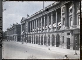 Image représentant L'hôtel de Crillon et l'hôtel de la Marine place de la Concorde