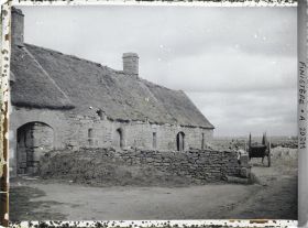 Image représentant Bâtiments de ferme à toits de chaume