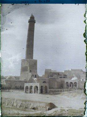 Image représentant Le minaret Al-Hadba de la grande mosquée omeyyade, à côté de la Grande Mosquée d'Al-Nouri