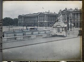 Image représentant Baraques de souscription à côté de la statue de Strasbourg, place de la Concorde