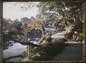 Image représentant Les jardins de la villa impériale Shugakuin Rikyû : l'étang Yokuryu et le pont Chitose-bashi (Pont de Mille Ans)