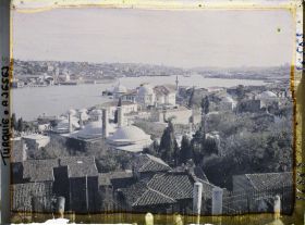 Image représentant Turquie, Constantinople- Eyoub, Petit Village d'Eyoub  Vue panoramique s/ la Corne d'Or, Galata et Stamboul