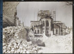 Image représentant France, Reims, Abside de l'Eglise St Jacques prise de plus loin