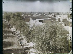 Image représentant Panorama sur une rue du bazar et les toits de la ville