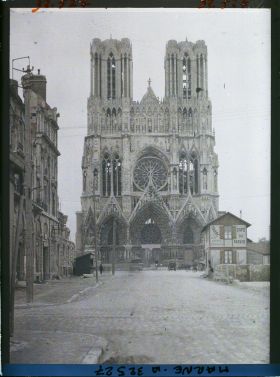 Image représentant France, Reims, Façade de la Cathédrale, vue prise de la rue Nouvelle