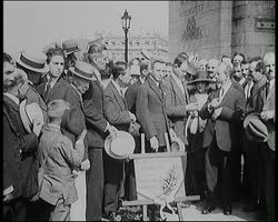 Image représentant Arc de Triomphe : délégation des sourds-muets au Soldat Inconnu