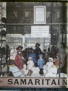 Image représentant Affichette sur une vitrine de la Samaritaine à l'occasion de la Journée du Commerce de l'emprunt national (25 novembre 1920)