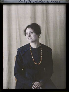 Image représentant https://musee-albert-kahn.s-museum.fr/home/NWQ2OTAwYzNmYjZlZTk1ZWQwODJmMjY4L2dlbmVyaWMtbm90aWNlLXRhYi9hdXRob3JpdHkvNjE3YTc5ZjVjZjhiODk2OGIzMzM3ZDIx/5d6900c3fb6ee95ed082f268/generic-notice-tab/authority/617a79ebcf8b8968b333733c Madame François Marie