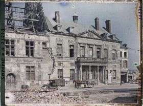 Image représentant France, Péronne, Façade de l'Hôtel de Ville