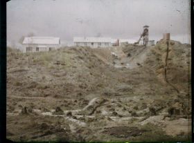 Image représentant La coulée sous le chevalement, mine d'or de la Fagassière