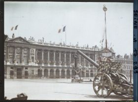 Image représentant L'hôtel de la Marine décoré pour les fêtes de la Victoire des 13 et 14 juillet, place de la Concorde