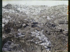 Image représentant Turquie, Entre Karakeui et Biledjik, Locomotive détruite par les Grecs Wagons et locomotive précipités dans le Kara-Sou