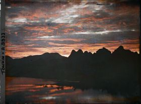 Image représentant Le soleil couchant sur les Rochers de Ky-lu'a