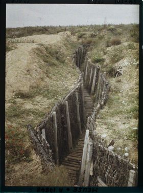 Image représentant France, Fort de Douaumont, Fort de Douaumont - Petite Coupole d'observation Près du fort, une tranchée