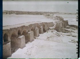 Image représentant Vestiges du Band-e Kaisar,pont-barrage sassanide (vers 260) sur le fleuve Karoun (550 mètres de large)