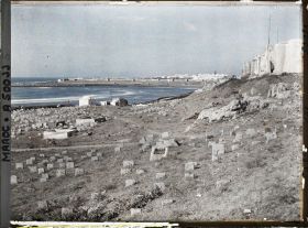 Image représentant Un cimetière musulman près des remparts