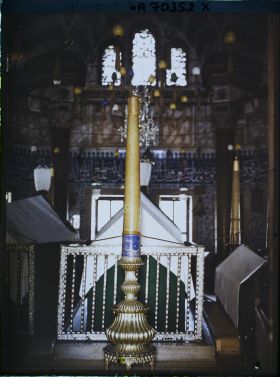 Image représentant Intérieur du türbe (mausolée) du Sultan Süleyman où reposent Süleyman II, Süleyman III (1691) et Ahmet II (1695)