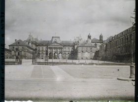 Image représentant France, Lunévile, Le Château et la Cour d'Honneur