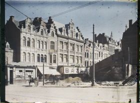 Image représentant Belgique, Louvain, Rue de l'Ouest et maison reconstruite